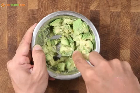 Dunkin-Donuts-Avocado-Toast-Recipe-Step-2