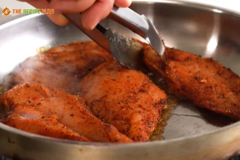 Step-02-Heat-one-tablespoon-of-oil-in-a-large-skillet-over-high-heat