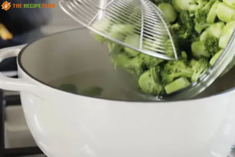 Texas-Roadhouse-Broccoli-Recipe-Step-6